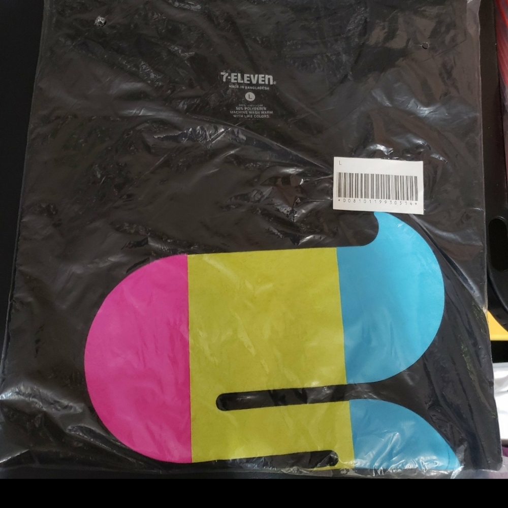 7-ELEVEN SLURPIE shirt Size Large NEW IN BAG